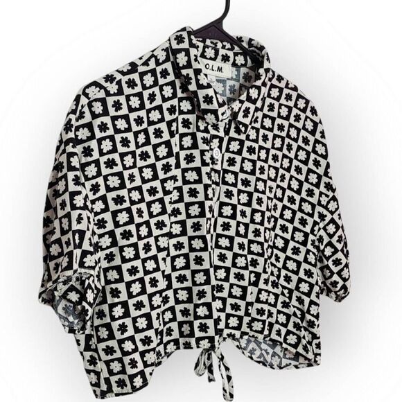 OLM Women's Checkered Floral Button Down Cropped Blouse size Large - Picture 2 of 5